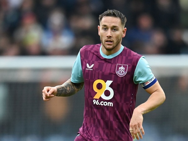 Everton dan Leeds United Berebut Tanda Tangan Josh Brownhill
